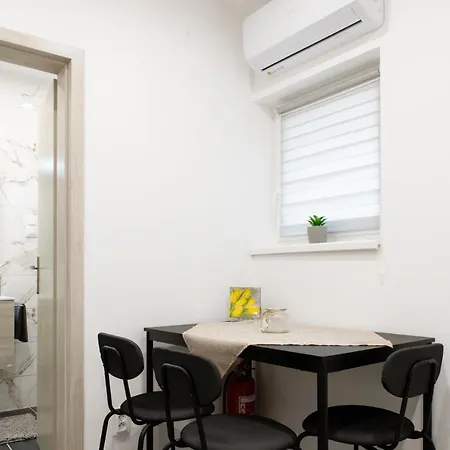 The Border Premium *